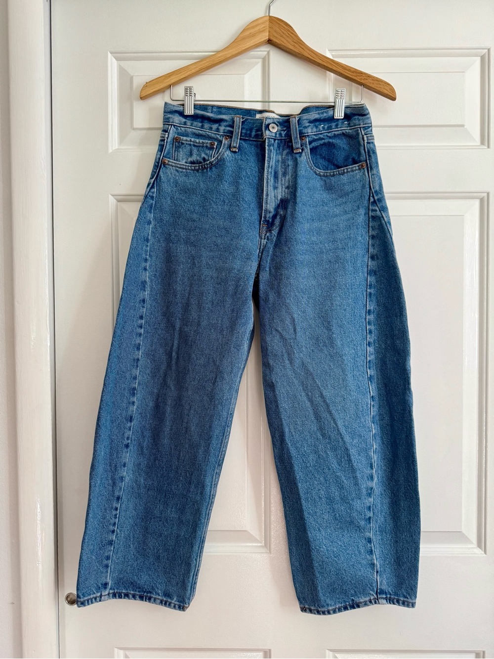 Abercrombie & Fitch Barrel Leg Jeans in Classic Blue Wash